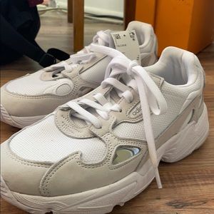 Adidas falcon BRAND NEW 7.5